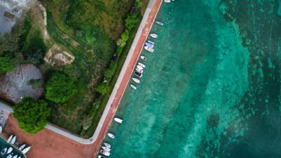 Lac d&rsquo;Annecy : des archéologues au chevet des villages sur pilotis menacés par la sécheresse
